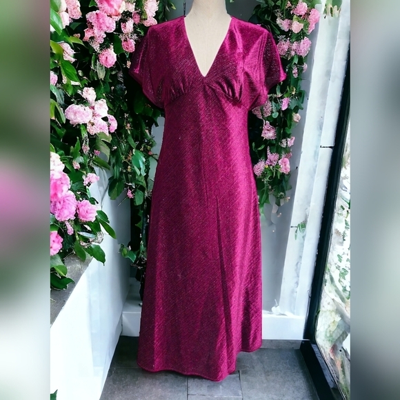 Taylor Dresses & Skirts - NWT Taylor Magenta Velvet Midi Dress – Women’s Size 2